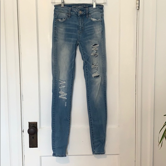 American Eagle light wash denim skinny jeans. - Picture 1 of 2